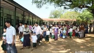 缅甸全国新学年报名周开始，百万学生免费获课本文具