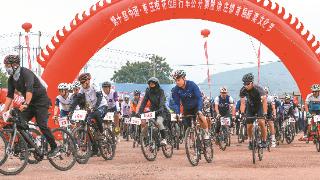 第十届中国·枣庄梅花山 自行车公开赛在山亭开赛