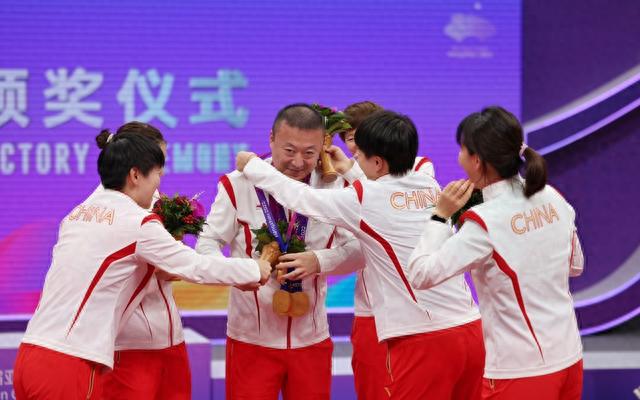新闻8点见丨国乒男团亚运会八连冠；于鲁明一审获刑十一年