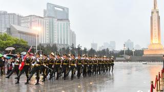 江西南昌举行升国旗仪式庆祝建党103周年