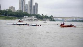 南宁龙舟公开赛队员落水救援人员30秒成功施救
