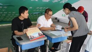 临沂滨河实验学校2023级一年级新生喜领入学通知书