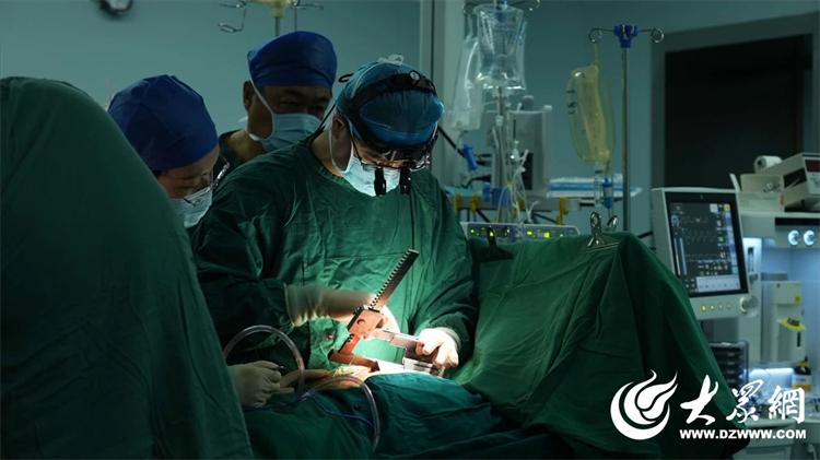 广饶县人民医院胸心外科成功开展两例“心脏不停跳冠脉搭桥手术（OPCABG）”