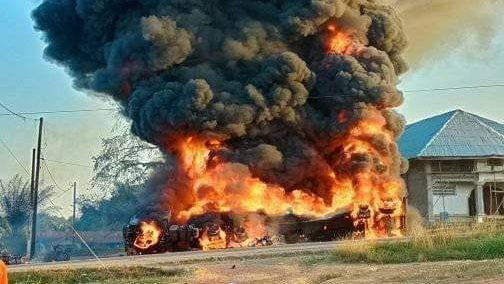 利比里亚一油罐车爆炸 造成至少40人死亡
