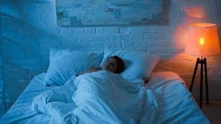 睡觉时经常在半夜频繁醒来，可能是3种疾病的预兆