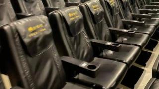 记者调查“多人吐槽电影院按摩椅垫”：售票软件无法识别