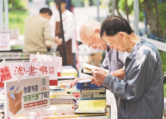 “书香游轮”与“钢琴巴士”为上海市民打造文化新体验