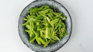 糖尿病食谱--芹菜炒尖椒