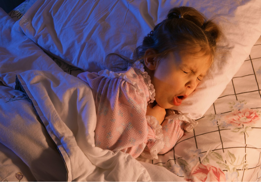 孩子夜间咳嗽不止，白天却无异常？家长需警惕这6个因素
