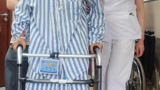 103岁老人不慎摔倒致股骨颈骨折 新都中医医院突破高龄手术“禁区”
