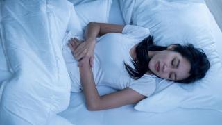 睡觉时身体抖一下，是肌肉抽搐还是大脑发出的求救信号？