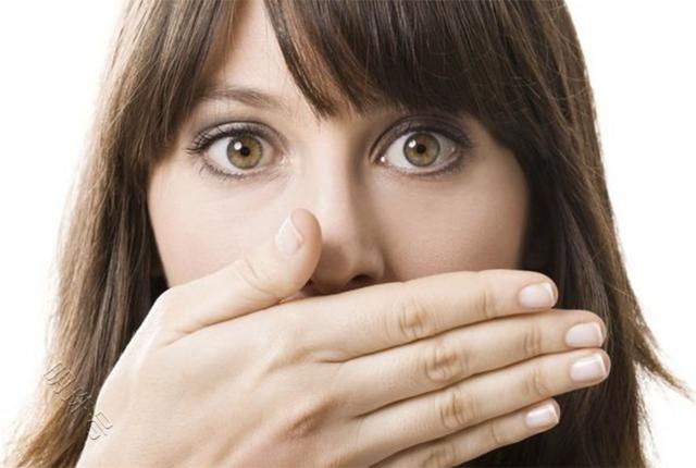哪些原因，更容易引起口腔异味呢？早了解早预防