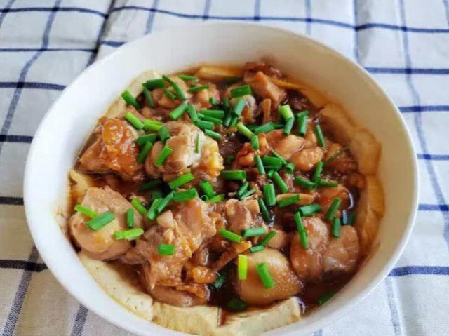 豆腐蒸鸡腿：一道夏日里的鲜美佳肴