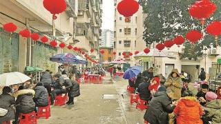 同吃“年夜饭” 共叙邻里情