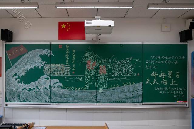 北京房山受灾学校如期开学，武警战士开讲第一课