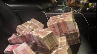 副驾堆了88万元现金？啥情况？