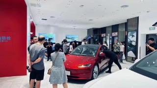 新款特斯拉Model 3亮相海南 后轮驱动焕新版25.99万元起售