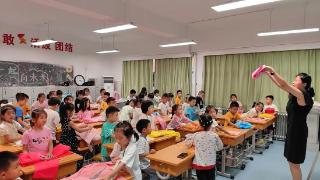 临沂第一实验小学一年级小学生迎来劳动主题实践