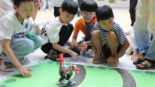 “科技强国，少年有我” 郑州市中小学人工智能教育公益活动陪你过暑假