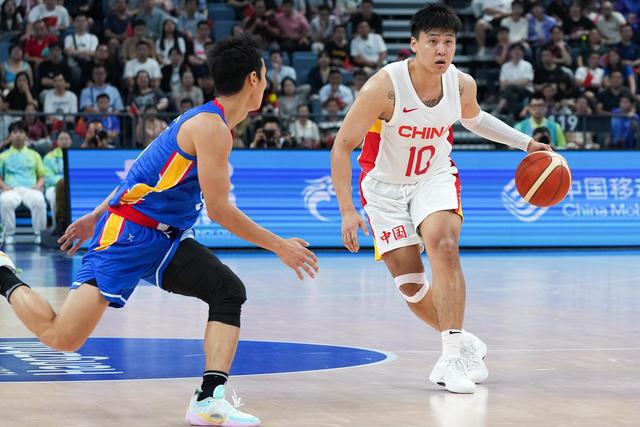 中国男篮亚运首战大胜弱旅，有两个人表现仍然令人失望