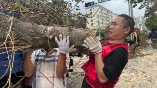 陕西神木民警千里赴海口 落地即投入志愿者救灾行动