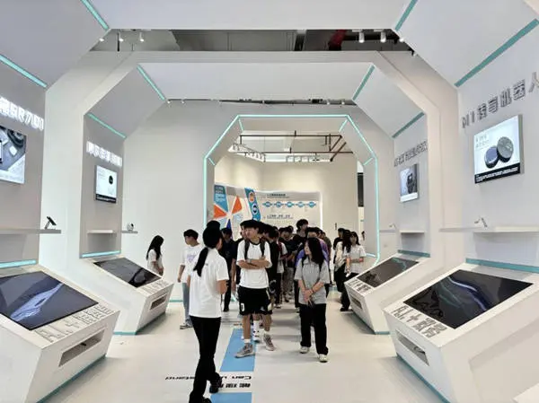 聚焦人工智能 重庆财经学院举办2024科技文化节