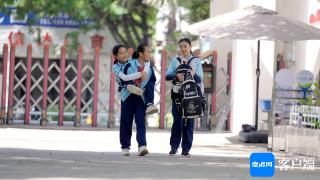 感动海南的身边好人丨回辉小学爱心背送队：爱心接力 坚持五年背送残疾同学上学