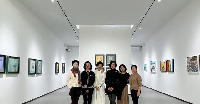 白雪：举办个人油画展，宋祖英阎维文2位大咖歌唱家亲临现场观赏