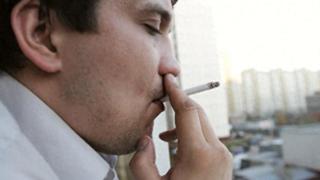 每天吸二手烟身体会发生哪些变化？二手烟的危害有多大？