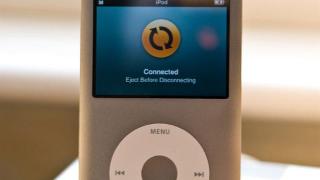 iPod回顾：颠覆音乐行业，奠定iPhone成功基础