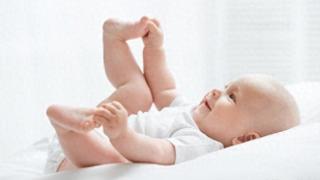 宝宝几个月能竖抱？新生儿竖抱的正确姿势揭秘！
