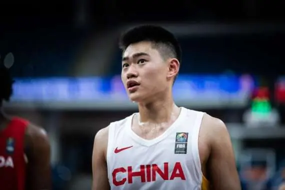 中国小将赵维伦出战FIBA欧洲杯 首秀中2三分砍12分