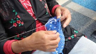 四川泸州“棉鞋老人”巧手暖人心 4年向养老院送鞋400多双