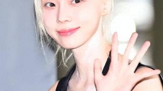 韩国知名女星，机场亮相，化妆后皮肤太白，引发网友的关注和热议