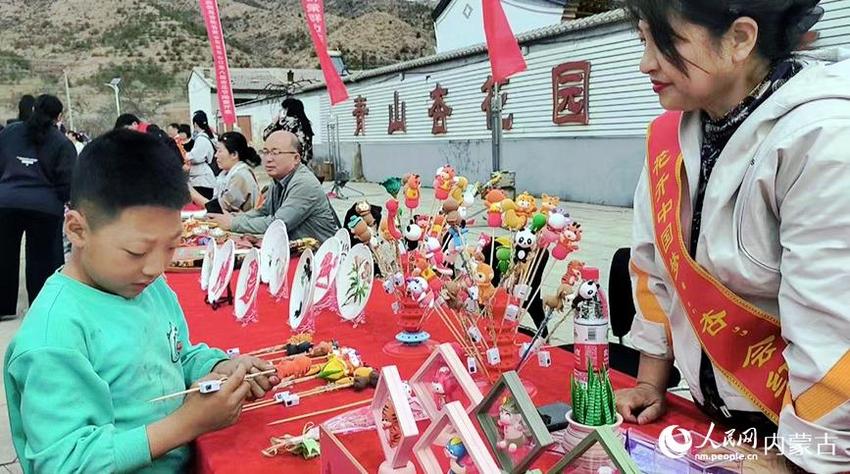 呼和浩特市新城区红山口第八届杏花节开幕