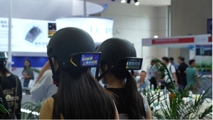 科技与生活的融合 头盔屏首现2023重庆摩博会