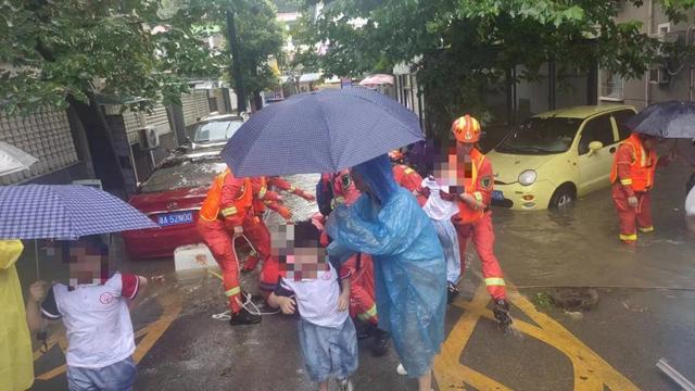 长沙消防湘湖救援站政治指导员蒲晖带领救援站指战员