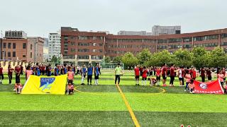石家庄高新区外国语学校举行六年级“毕业杯”校园足球联赛