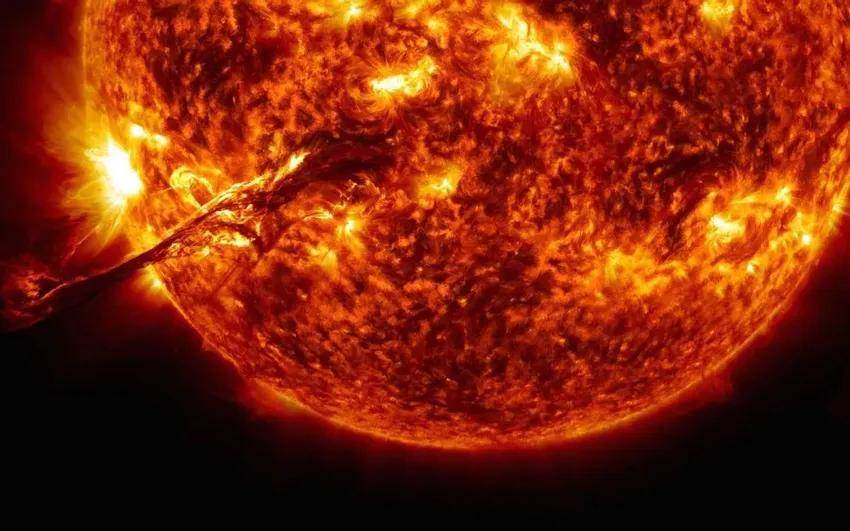 太阳核心是固体的吗？什么物体在1500万℃高温下，仍然不会熔化？
