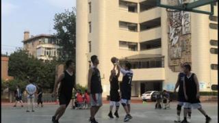 精彩飞扬迎“篮”上，中荷人寿山东省分公司组织参加篮球友谊赛活动