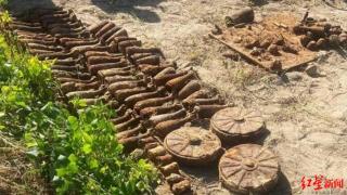 乌克兰居民在自家后院挖土豆，挖到二战时期“军火库”！有82枚迫击炮弹