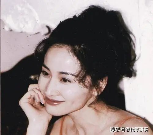 她曾迷倒过张艺谋，将马景涛伤到心碎，如今60岁却仍孤身一人