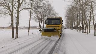 公路除雪 保障出行