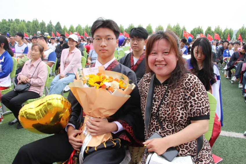 林州市外国语学校举行2022级学生成人礼仪式