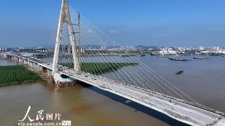 湖南长沙：香炉洲大桥建设施工忙
