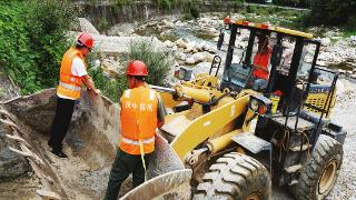 佛坪一公路改建工程项目开展防汛抢险应急演练，110余人参加