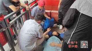 武当山景区：“小红帽”紧急救助突发疾病的游客
