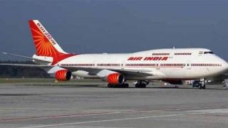 飞机在空中时，印度一男子跑到别的座位大小便被捕