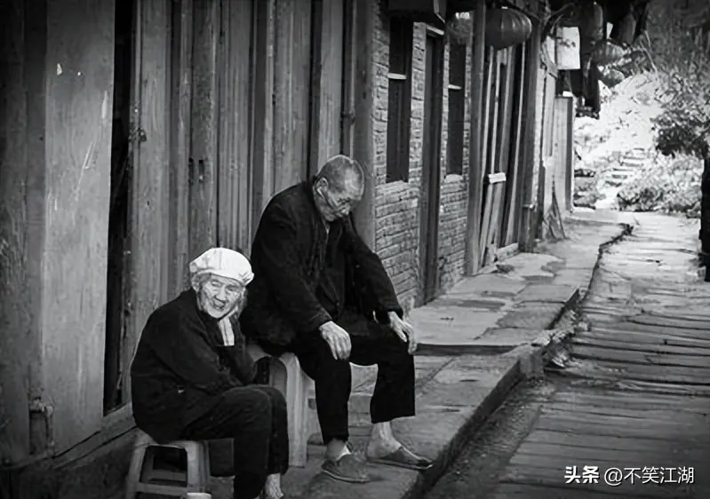 闹大了！浙江一地养老院住进年轻人。院长：完成任务，房租全免！