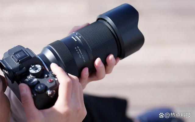 腾龙推出50-300mm f/4.5-6.3镜头